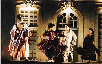 Salle 4, sur les Traces de l'histoire, costumes du Ballet des Masques, cration 1993 de L'Eventail